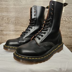 Dr Martens 1490 Made In England 10 eye boot